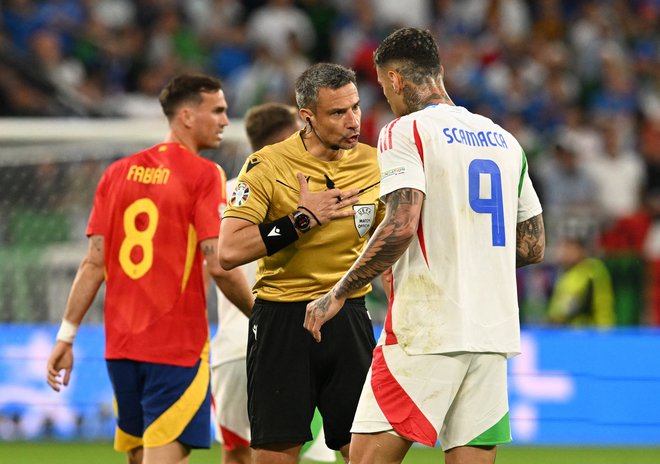 Slovenski sodnik Slavko Vinčić je dobil pomembno nalogo v polfinalu eura 2024. FOTO: Carmen Jaspersen/Reuters