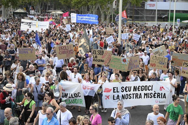 Okrog 3000 ljudi se je udeležilo zadnjih protestov v Barceloni.