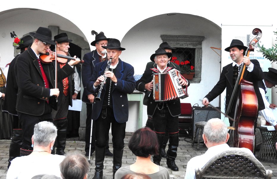 Fotografija: Kranjski furmani so dobro ogreli dlani obiskovalcev. FOTOGRAFIJE: Janez Kuhar