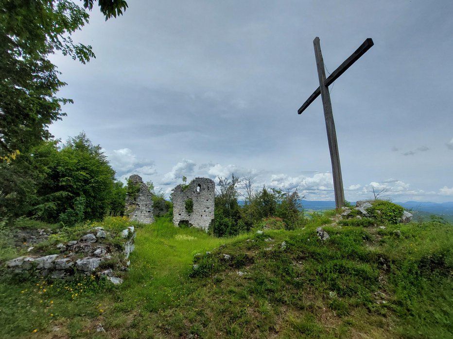 Fotografija: Nekdaj je bilo tu grajsko dvorišče. FOTOGRAFIJE: Janez Mihovec