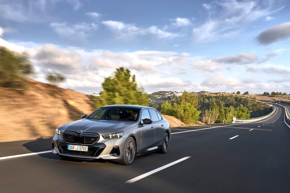 Fotografija: BMW z odlično prodajo električnih vozil in premijskih avtomobilov zgornjega razreda FOTO: BMW