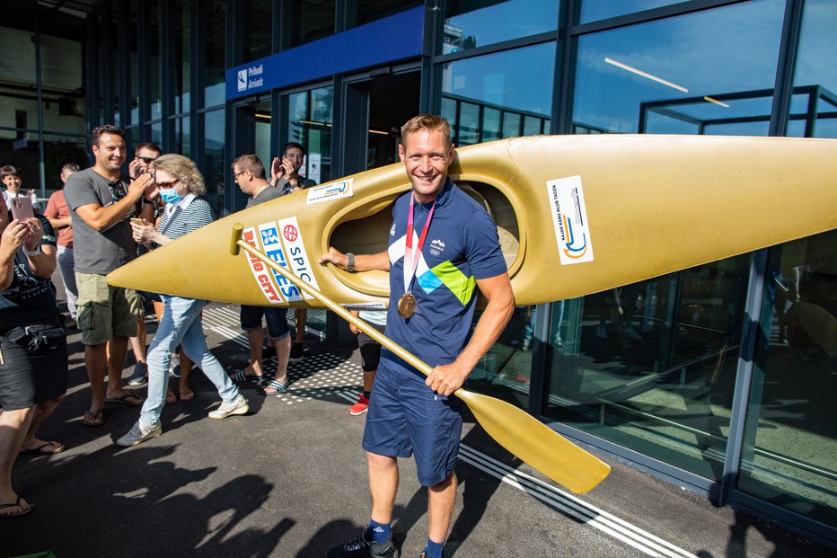 Fotografija: Koliko bo letos slavnostnih sprejemov in veselja ob olimpijskih kolajnah? Tako je bilo leta 2021, ko je zlato osvojil Benjamin Savšek. FOTO: Voranc Vogel