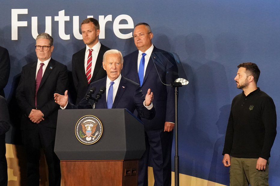 Fotografija: Pomota se je zgodila na slovesnosti na vrhu Nata v Washingtonu. FOTO: Stefan Rousseau, Reuters