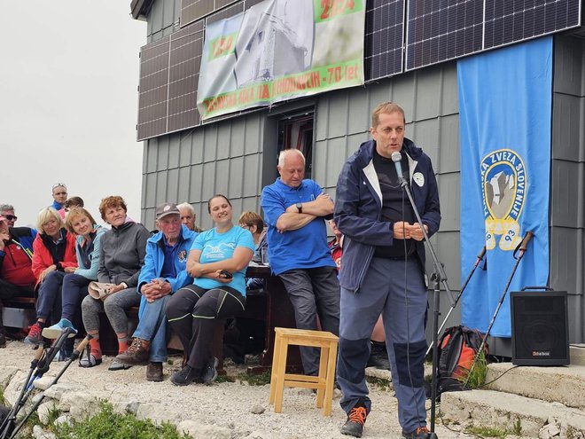 Župan Tomaž Režun je spregovoril na slovesnosti ob 70-letnici koče.