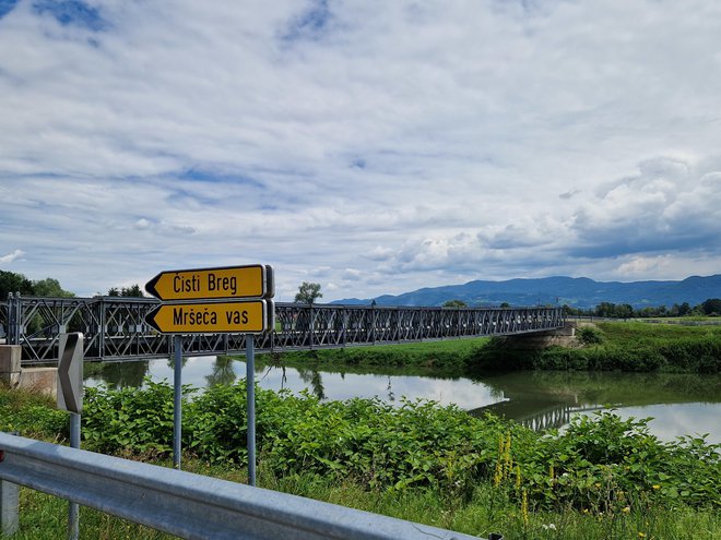 Začasni most, ki je deset let služil svojemu namenu, bodo konec leta odstranili. FOTO: Tanja Jakše Gazvoda