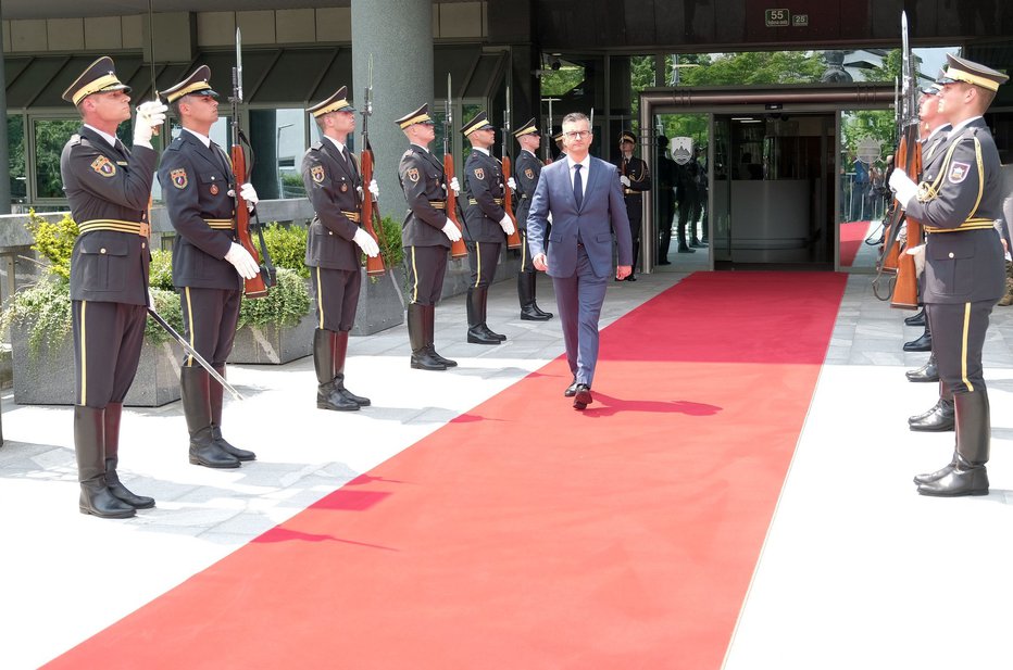 Fotografija: 46-letnik z domačega političnega parketa odhaja na evropski parket. FOTO: Omrežje X Vlada Rs