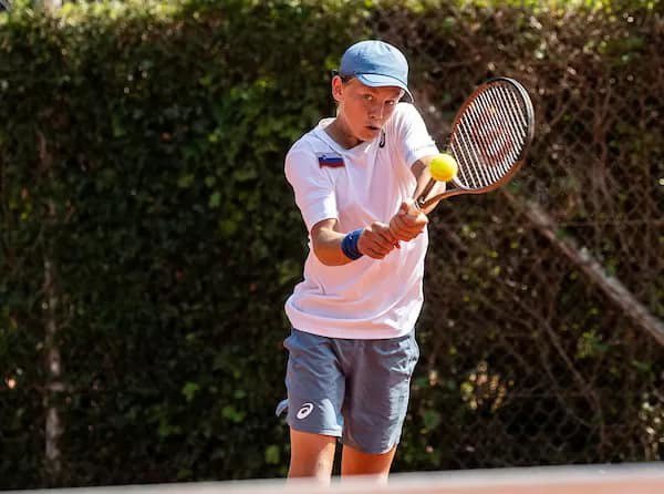 Fotografija: Obetavni teniški igralec Žiga Šeško bo ta mesec dopolnil šele 16 let. FOTO: Tenis Slovenija