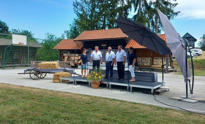 Odmevalo je ubrano ljudsko petje. FOTO: osebni arhiv