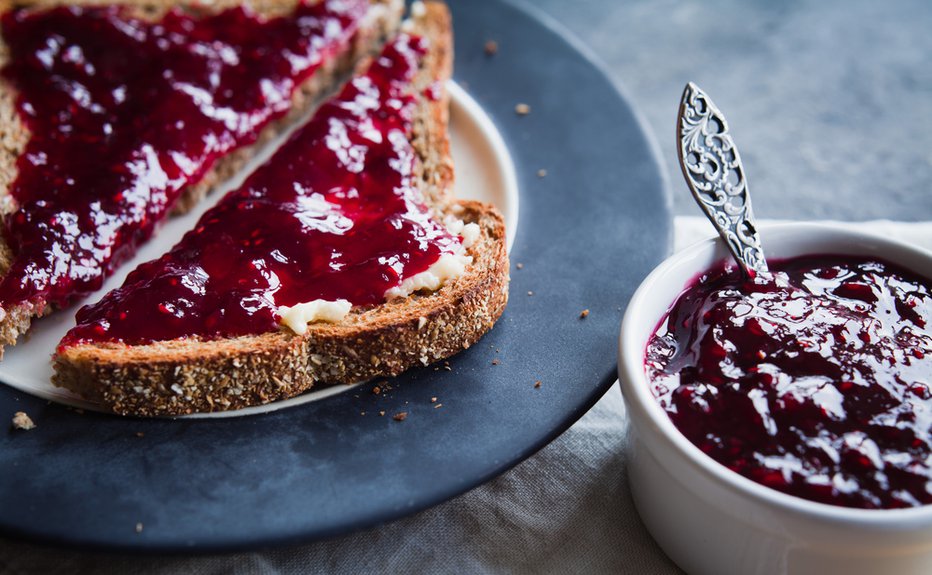 Fotografija: Poletje je čas za pripravo slastnih marmelad. FOTO: Joannatkaczuk/Shutterstock