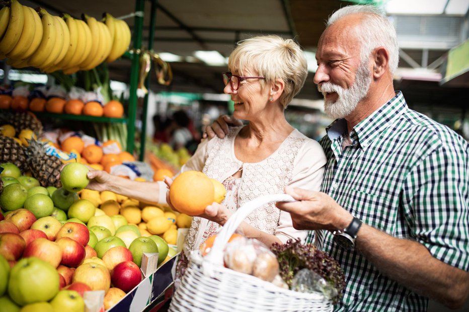 Fotografija: V jeseni življenja je še pomembnejša oskrba telesa z vitamini in minerali. FOTO: Getty Images/istockphoto