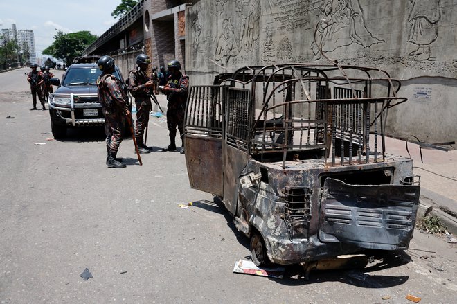 Protesti so se ta teden okrepili. FOTO: Mohammad Ponir Hossain Reuters