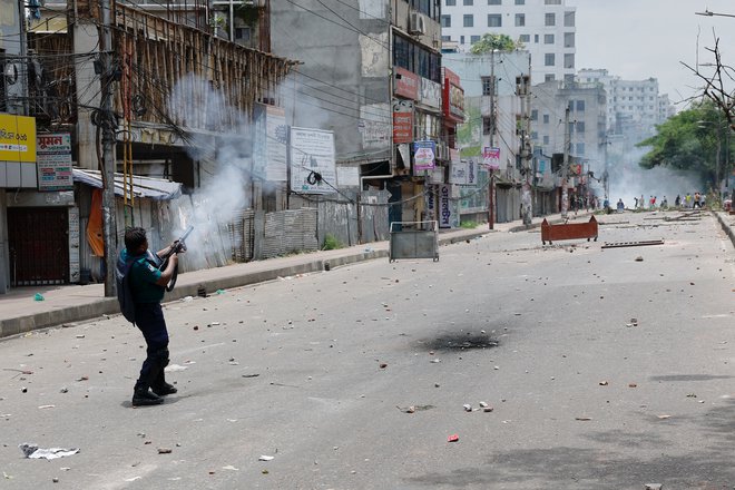 Demonstracije so se v Bangladešu začele 1. julija. FOTO: Mohammad Ponir Hossain Reuters