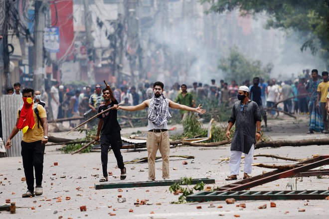 Ubitih je bilo 105 ljudi. FOTO: Mohammad Ponir Hossain Reuters