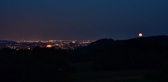 Luna, ki jo je ujel naš bralec. FOTO: Egon Cokan