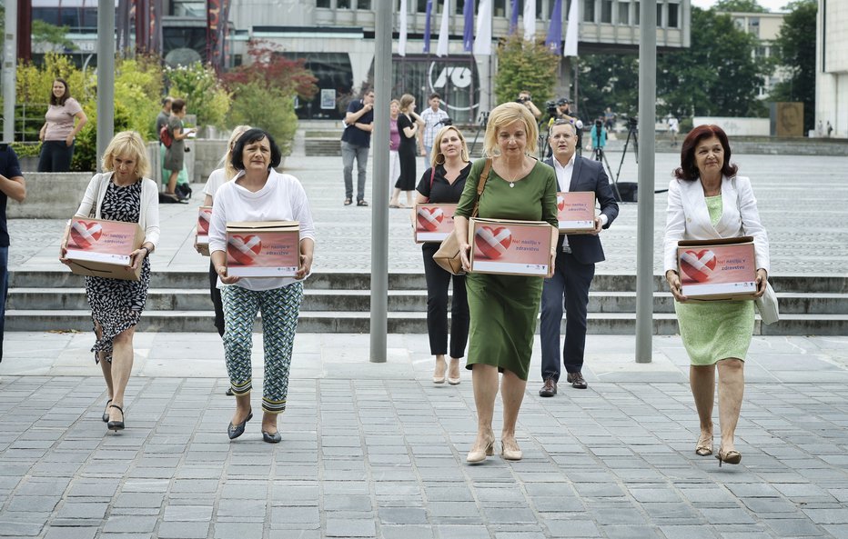 Fotografija: Po podatkih fakultete za varnostne vede in drugih institucij 41 odstotkov zdravstvenih delavcev doživlja fizično, 89 odstotkov pa psihično nasilje. FOTOGRAFIJI: Jože Suhadolnik