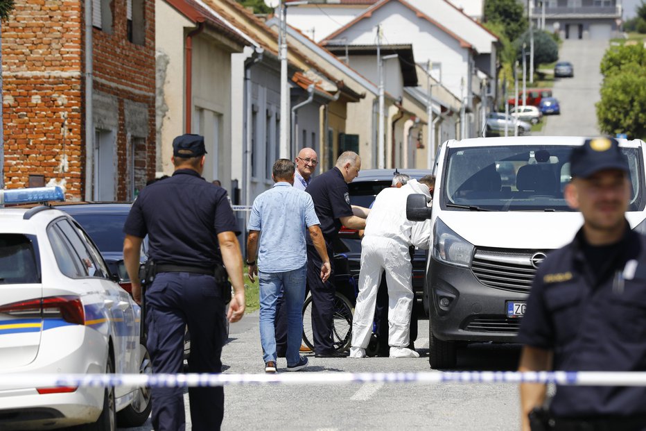 Fotografija: Daruvar. Policisti na kraju zločina. FOTO: Zeljko Puhovski Cropix