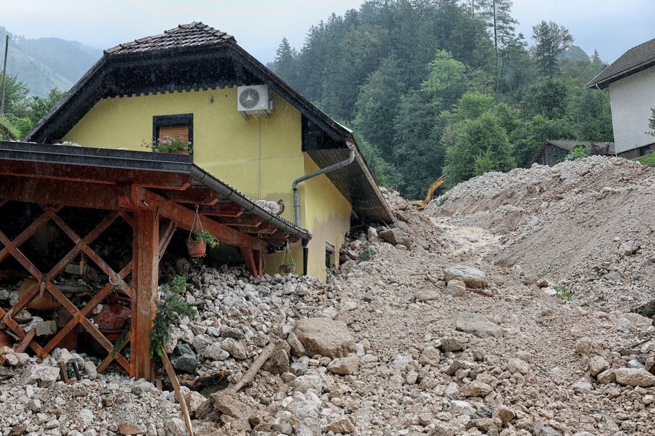 Fotografija: Ponoči je plaz zasul 4 hiše v kraju Kokra na Gorenjskem 20. 07. 2024 FOTO: Blaž Samec