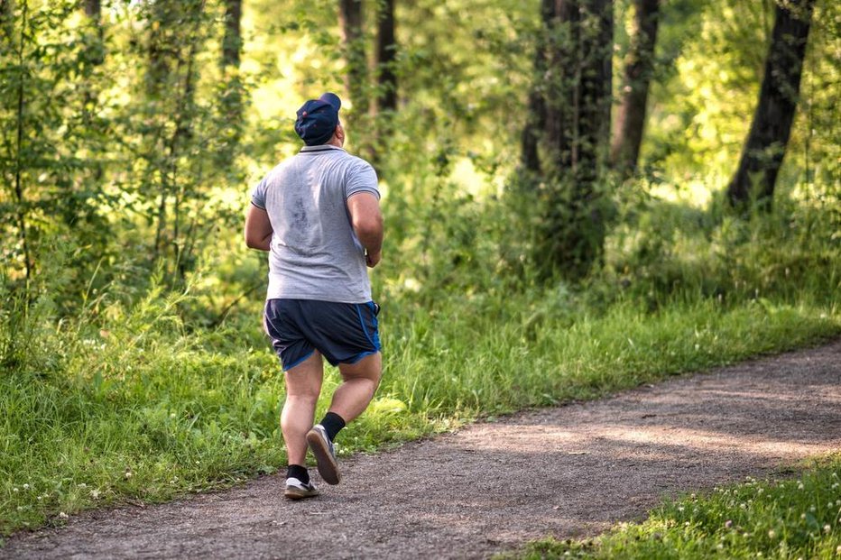 Fotografija: Naše telo se ne masti, shranjuje manj maščobe, ko smo zunaj na dnevni svetlobi, kot ko se pred njo skrijemo v svojem domu, avtomobilu, delavnici ali pisarni. FOTO: Shutterstock 