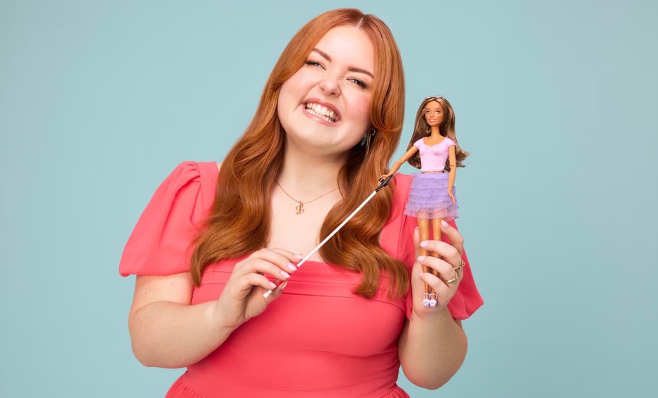 Fotografija: Lucy Edwards, aktivistka za osebe z ovirami in publicistka, je dejala, da ji nova slepa Barbie pomeni vse. Foto: Mattel