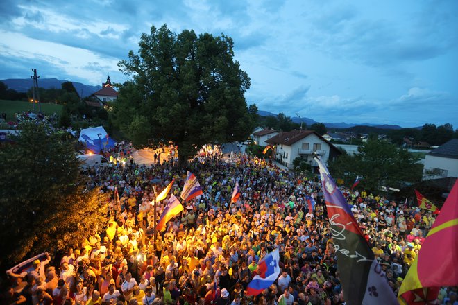 Junaka je navdušeno pričakala večtisočglava množica. FOTOGRAFIJE: Dejan Javornik