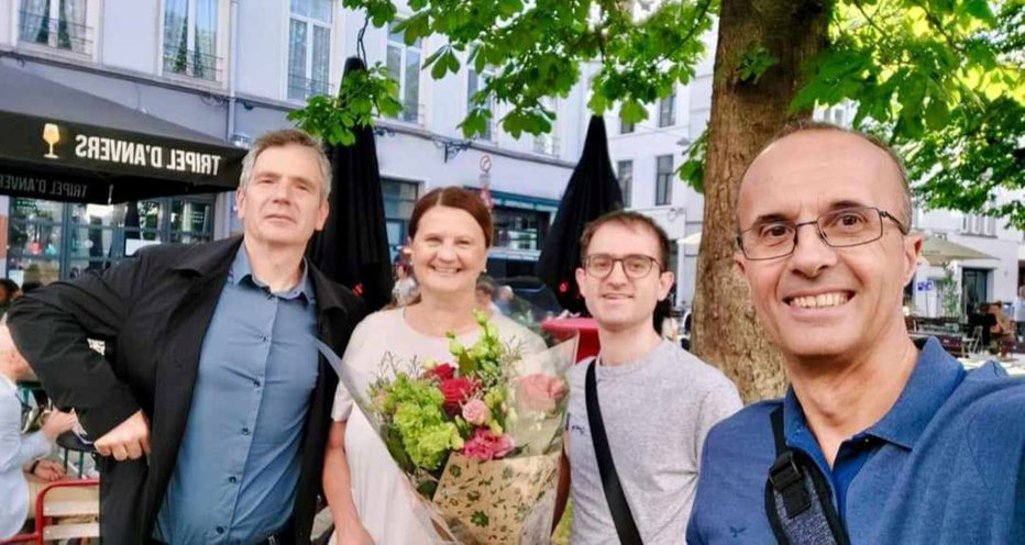 Fotografija: Od Mojce so se v Bruslju poslovili njeni kolegi, med njimi Peter Žerjavič in Igor Jurič.