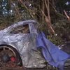 Porsche v drevesa, oče in sin umrla (VIDEO)