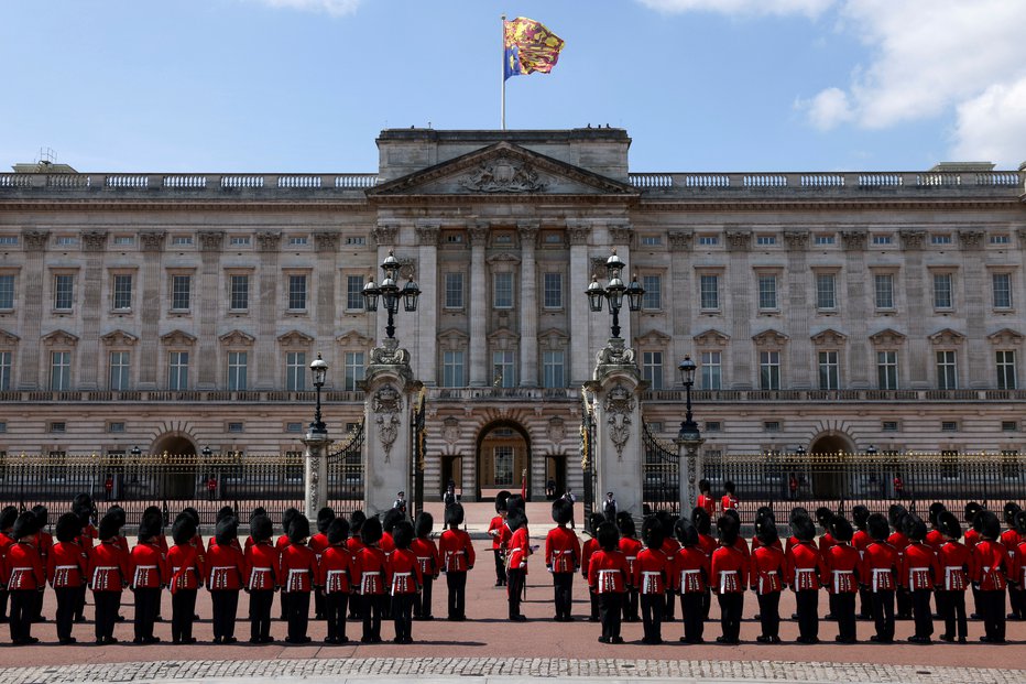 Fotografija: Buckinghamsko palačo bodo priključili v toplotno omrežje. FOTO: Hollie Adams/Reuters