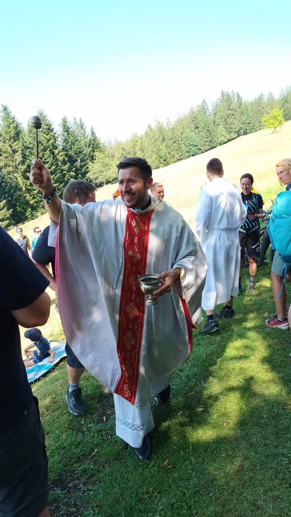 Fotografija: Prišel je na Čreto (pri Vranskem), kjer deluje tudi priznana planinska koča, ki jo vodi oskrbnica Ana Juvan. Foto: Dragica Ivič