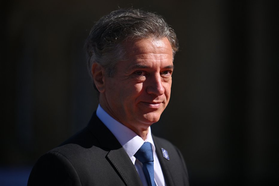 Fotografija: Slovenia's Prime Minister Robert Golob arrives to attend the European Political Community meeting at Blenheim Palace in Woodstock, southern England, on July 18, 2024. (Photo by JUSTIN TALLIS/AFP) FOTO: Justin Tallis Afp