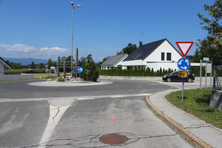 Fotografija: Kraj prometne nesreče FOTO: PU Kranj