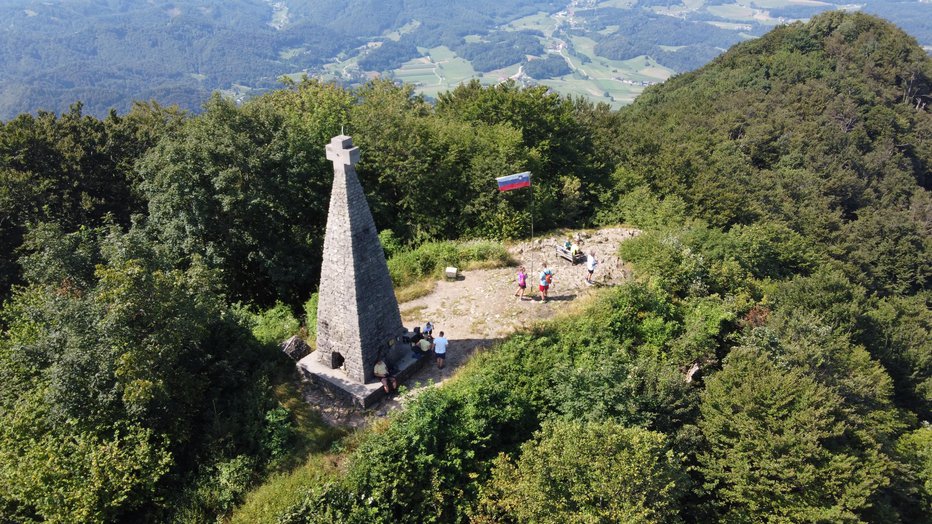 Fotografija: Vrh Donačke gore FOTOGRAFIJE: Janez Mihovec