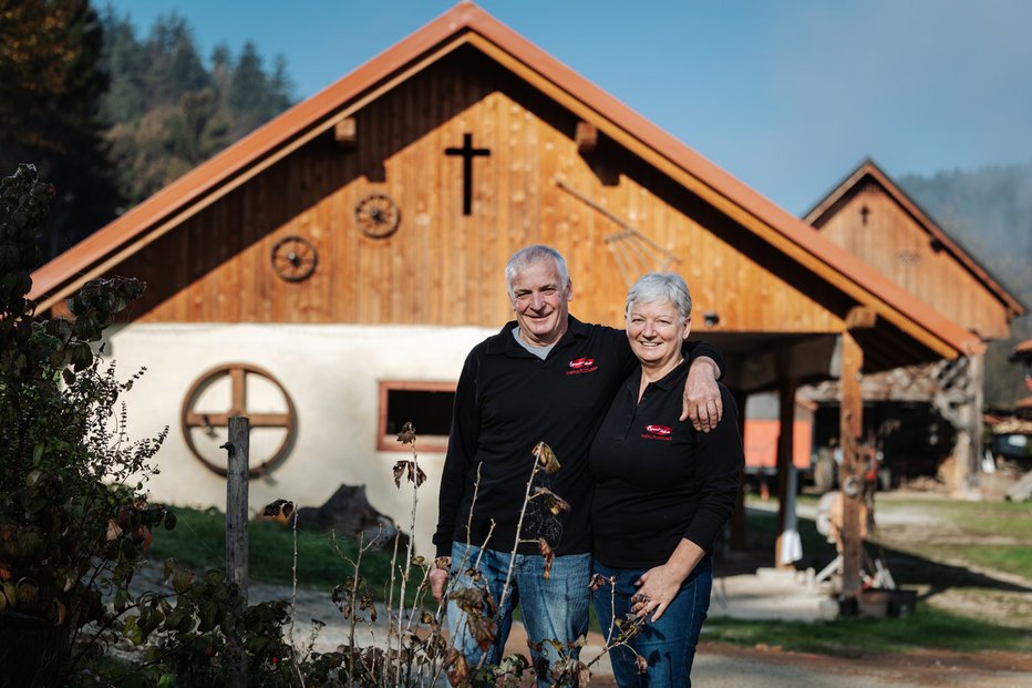 Fotografija: Domačija Marka in Rosande Ploštajner stoji v Vezovju pri Šentjurju. FOTOGRAFIJE: Matic Javornik