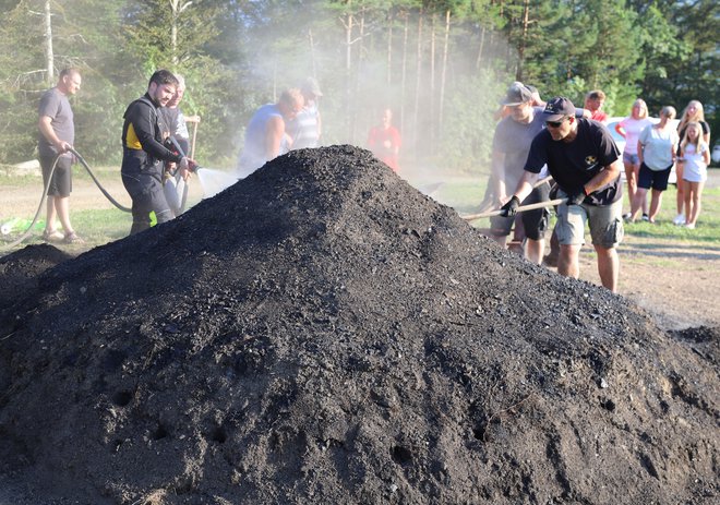 Vročina in prah kot v rudniku premoga FOTO: Jože Miklavc