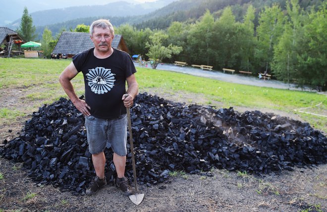 Zadovoljni gospodar in oglar Martin Drobež FOTO: Jože Miklavc