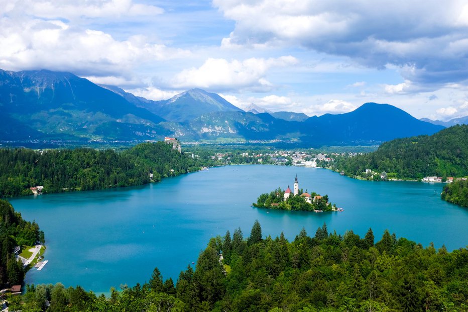 Fotografija: Lake Bled from the view of Ojstrica FOTO: Imshing Getty Images/istockphoto