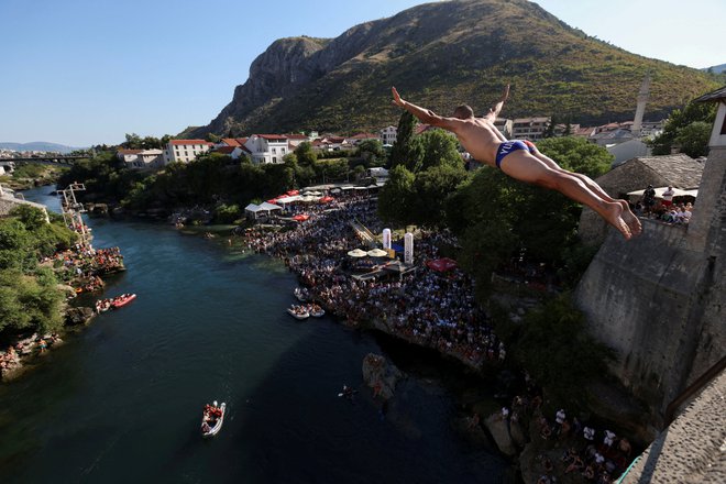 Dogodek je pritegnil množico z vseh koncev in krajev. FOTO: Amel Emric/Reuters