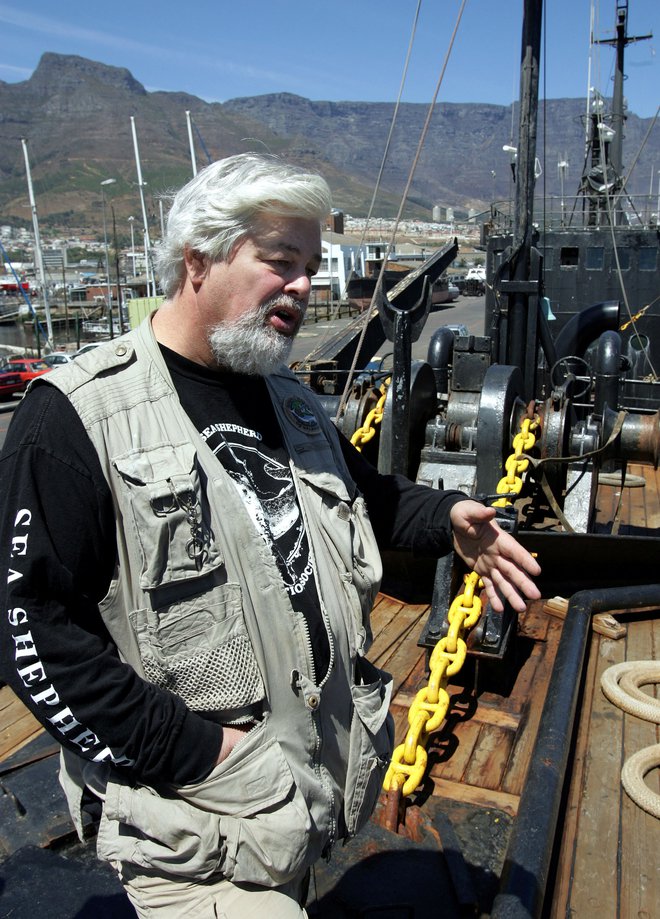 Aretirani okoljevarstvenik in borec proti kitolovu Paul Watson Foto: Howard Burditt/AP