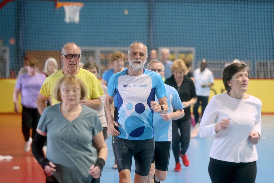 Fotografija: Starostnik se mora, tako kot vrhunski športnik, držati rekla, da prazen žakelj ne stoji pokonci. FOTO: Blaž Samec