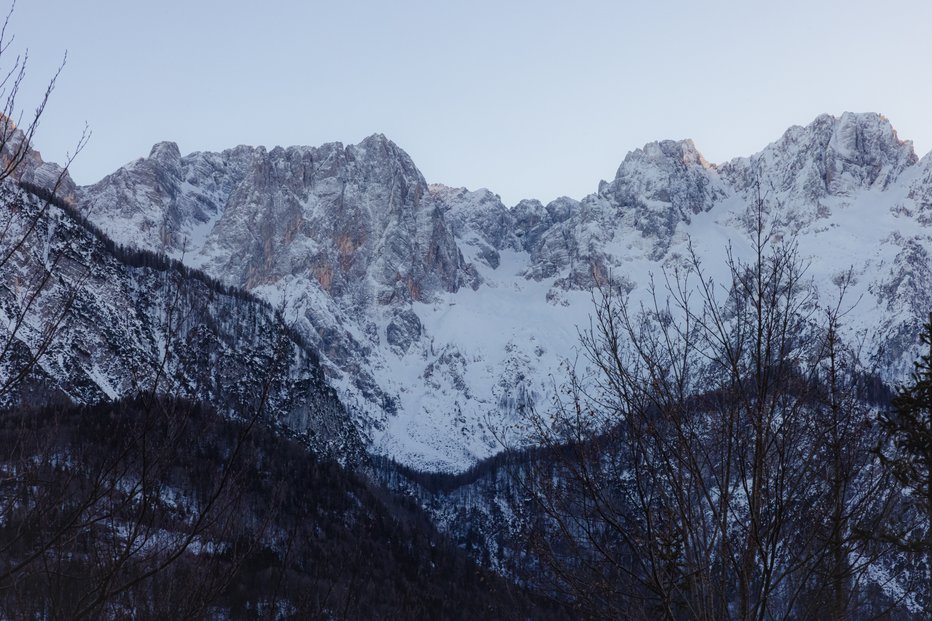 Fotografija: Gore vabijo s svojo mogočnostjo, a terjajo nemalo življenj. FOTO: Črt Piksi