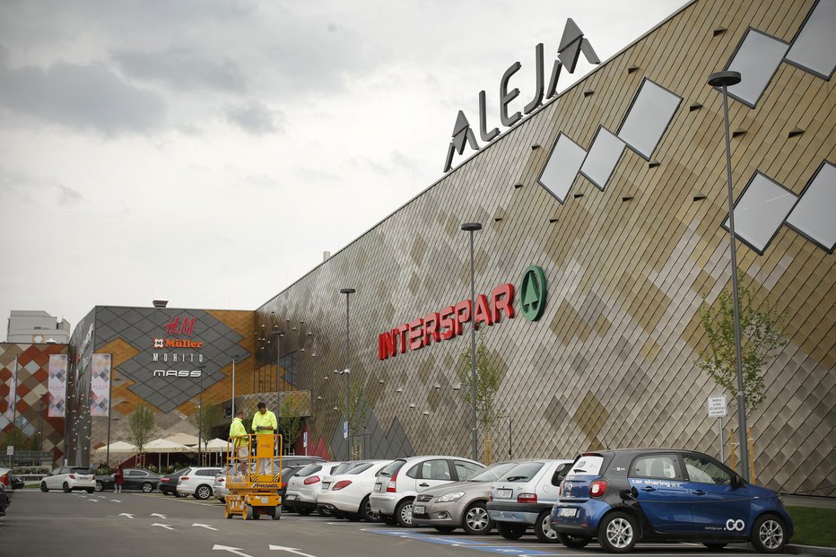 Fotografija: Aleja, nakupovalno središče Ljubljana Šiška. FOTO: Jure Eržen/delo