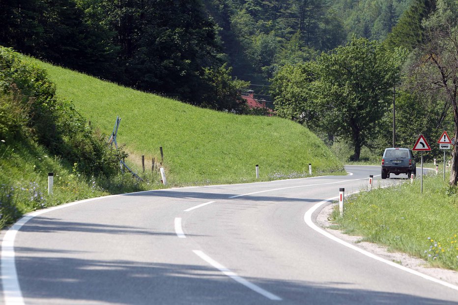 Fotografija: Ni vozila po desnem smernem vozišču. Simbolična fotografija. FOTO: Igor Mali