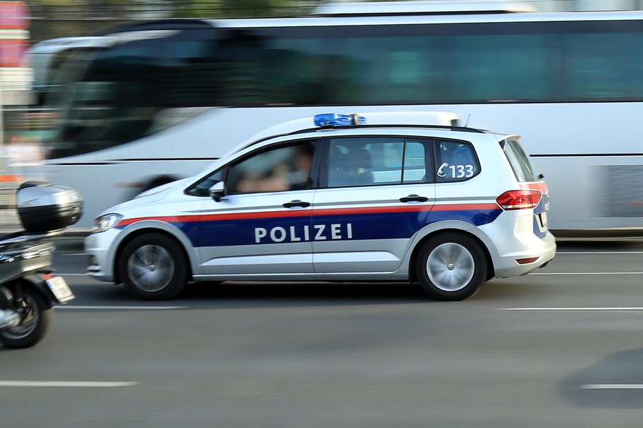 Fotografija: Kritike so letele tudi na policijo. FOTO: Pablorebo1984/getty images