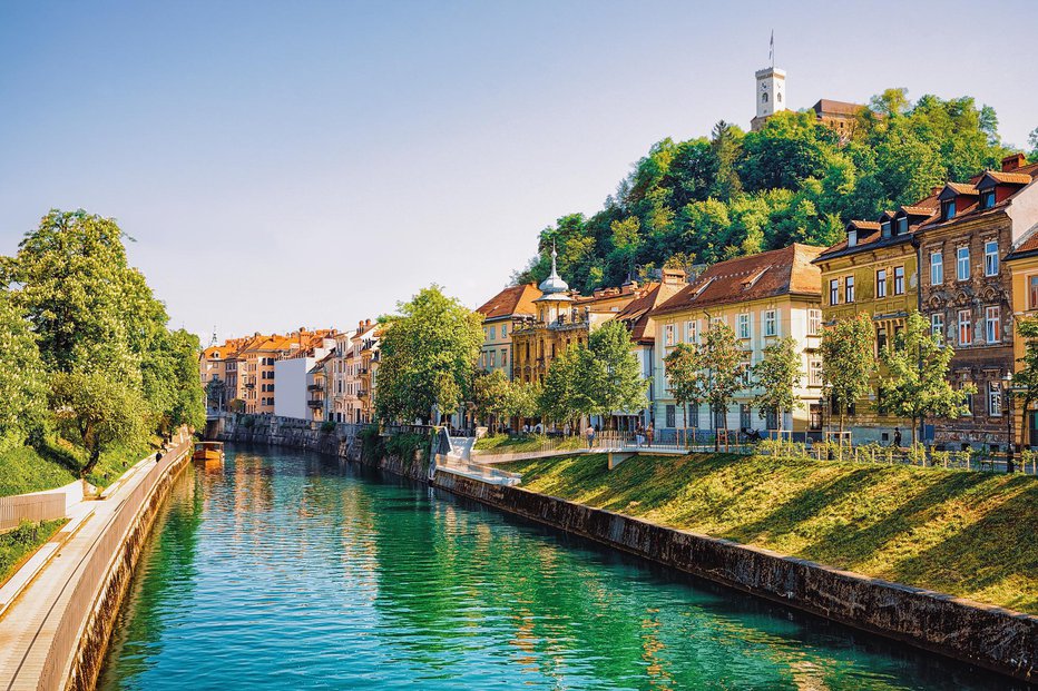 Fotografija: Ljubljana bo kmalu bogatejša za rečno linijo javnega potniškega prometa. FOTO: Depositphotos