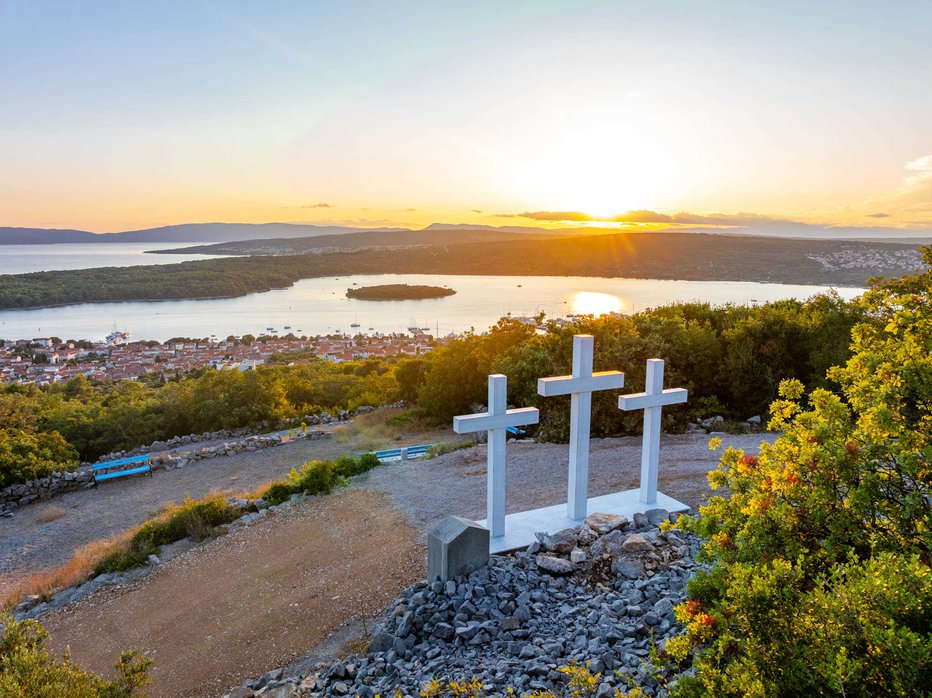 Fotografija: Trije križi so izjemna razgledna točka. FOTO: Fran Karabaić/Občina Punat