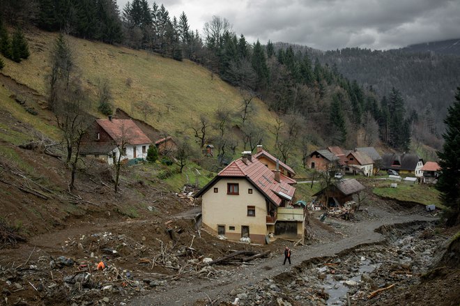 Težave so delali tudi plazovi. FOTO: Voranc Vogel