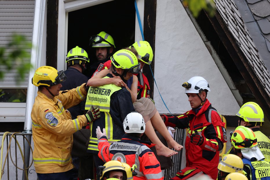 Fotografija: Reševanje je bilo izjemno zahtevno. FOTO: Alex Kraus/Reuters