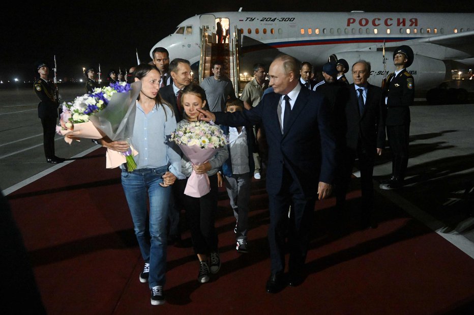 Fotografija: Tako je ruska vohuna prejšnji teden sprejel celo sam predsednik države Vladimir Putin. FOTO: Mikhail Voskresenskiy/Afp