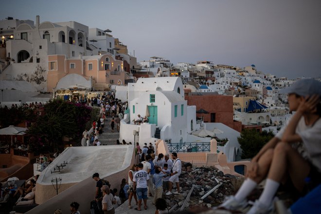 Ko sonce zaide, turisti odidejo. FOTO: Alkis Konstantinidis/REUTERS