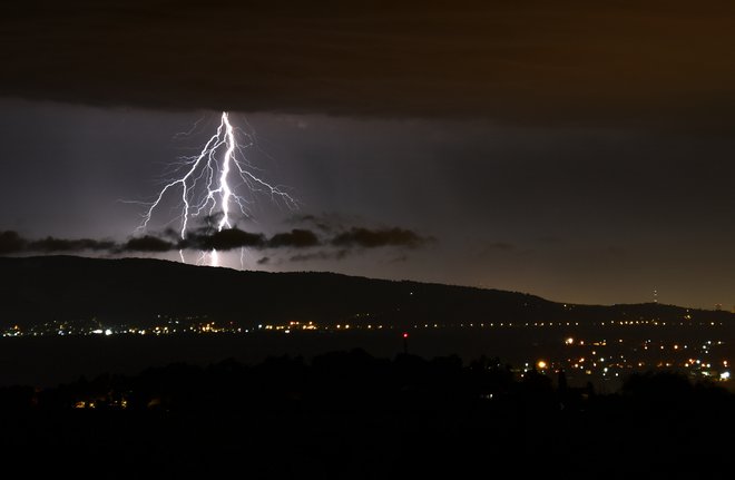 Bralka je v objektiv ujela več strel. FOTO: Bralka Elvira