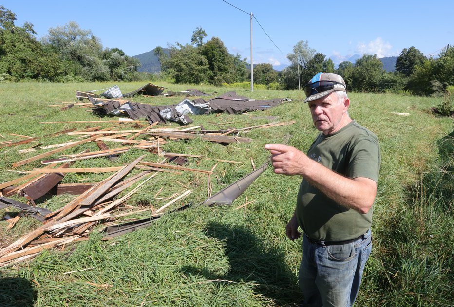 Fotografija: Ljubo Oblak je ostal brez strehe nad glavo. FOTO: Dejan Javornik